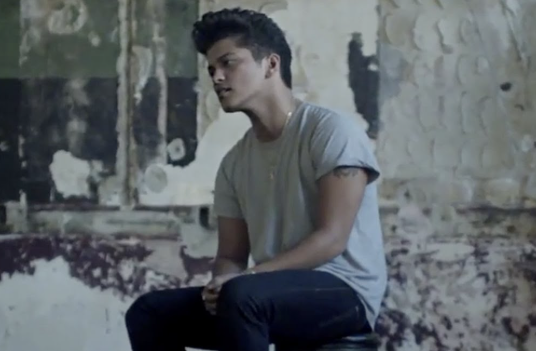 makna-lagu-it-will-rain-bruno-mars